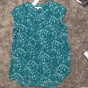 Fun2fun NWT S floral green v-neck top stitchfix